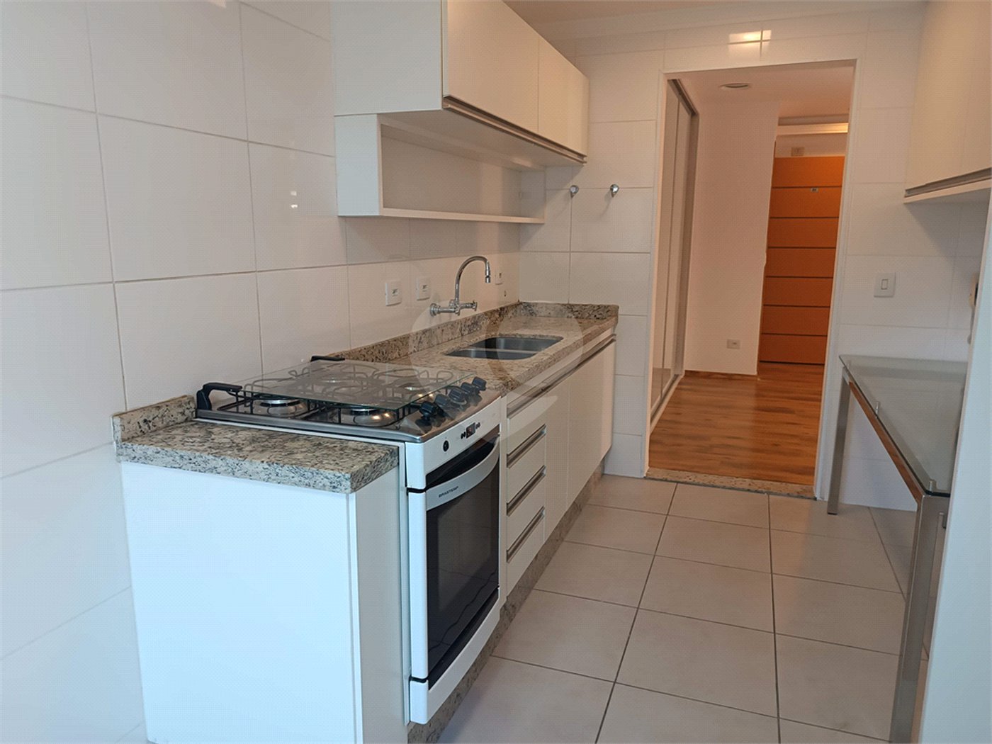 Apartamento à venda com 3 quartos, sendo 1 suíte, no Centro, São Roque, SP