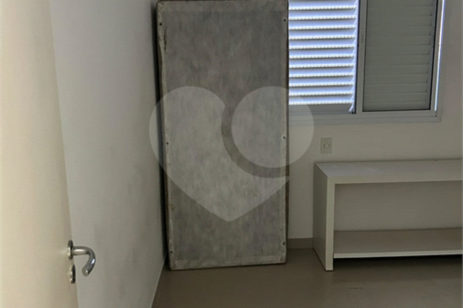 Casa à venda com 3 quartos, sendo 1 suíte,  no condomínio Village St. Louis, São Paulo - SP