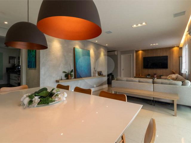 Apartamento à venda com 3 quartos, sendo 1 suíte,  em Campo Belo, São Paulo, SP