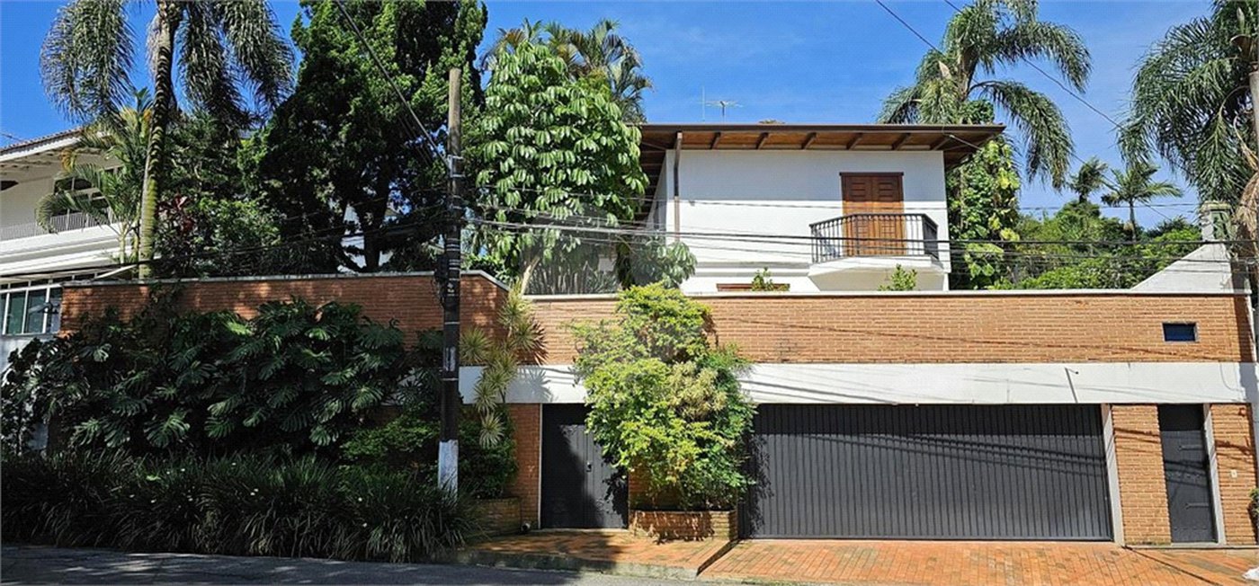 Casa à venda com 5 suítes em Jardim Leonor, São Paulo, SP