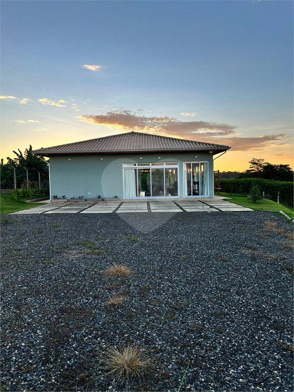 Casa à venda com 2 suítes em Loteamento de Chácaras Arumã, Sarapuí, SP