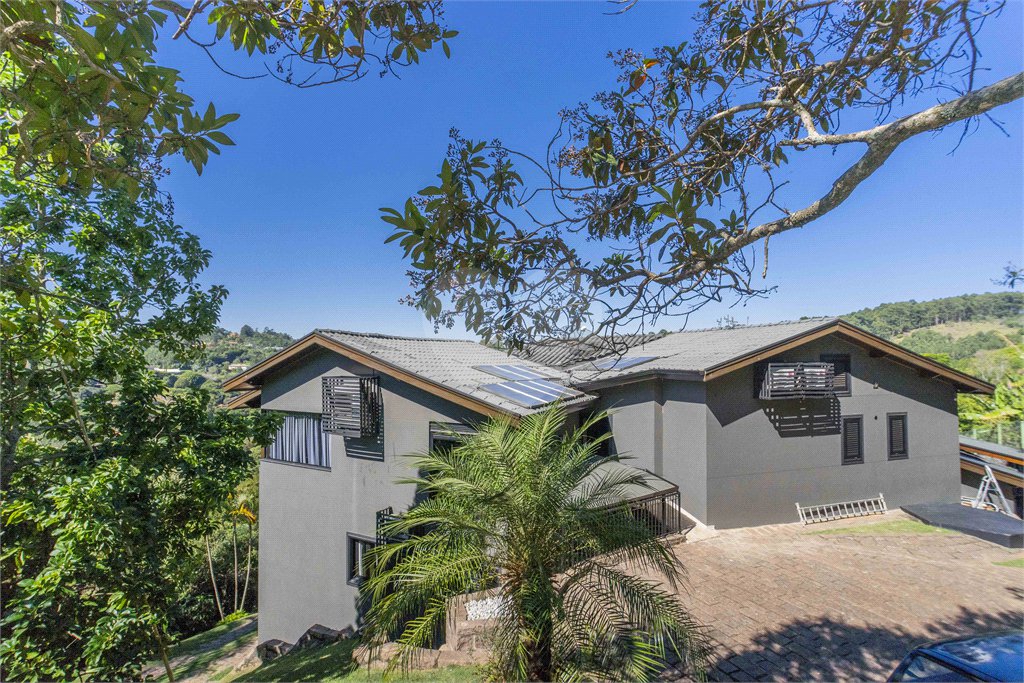 Casa à venda com 5 suítes no condomínio Vale da Santa Fé, Vinhedo - SP
