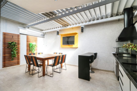 Casa à venda com 4 quartos, sendo 3 suítes, no condomínio Flower Garden Residence, São Paulo - SP