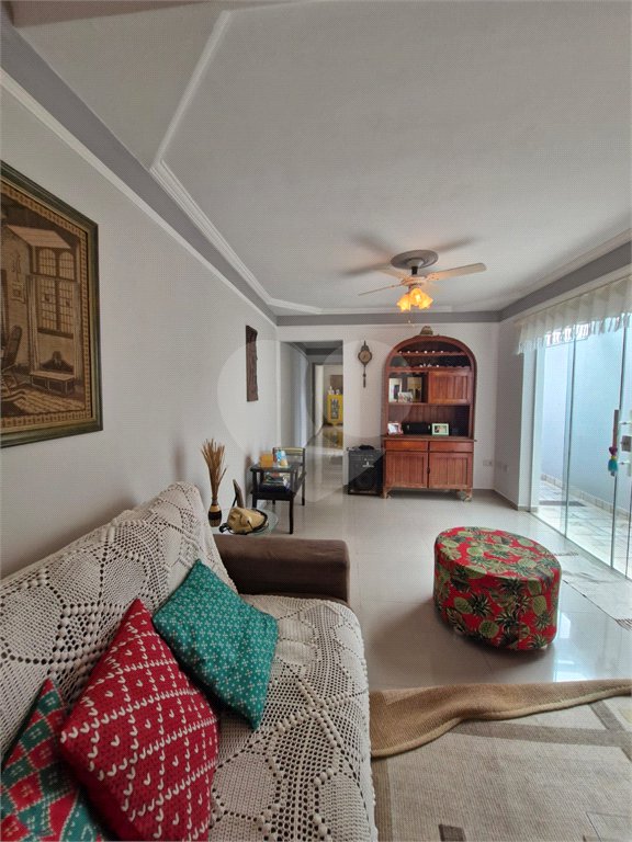 Casa à venda com 3 quartos, sendo 2 suítes, em Bela Vista, Salto, SP