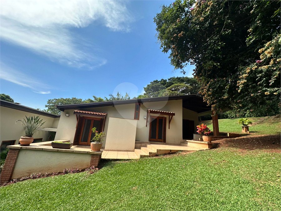 Casa à venda com 4 quartos, sendo 2 suítes,  no condomínio Chacara Marques, Santana de Parnaíba - SP