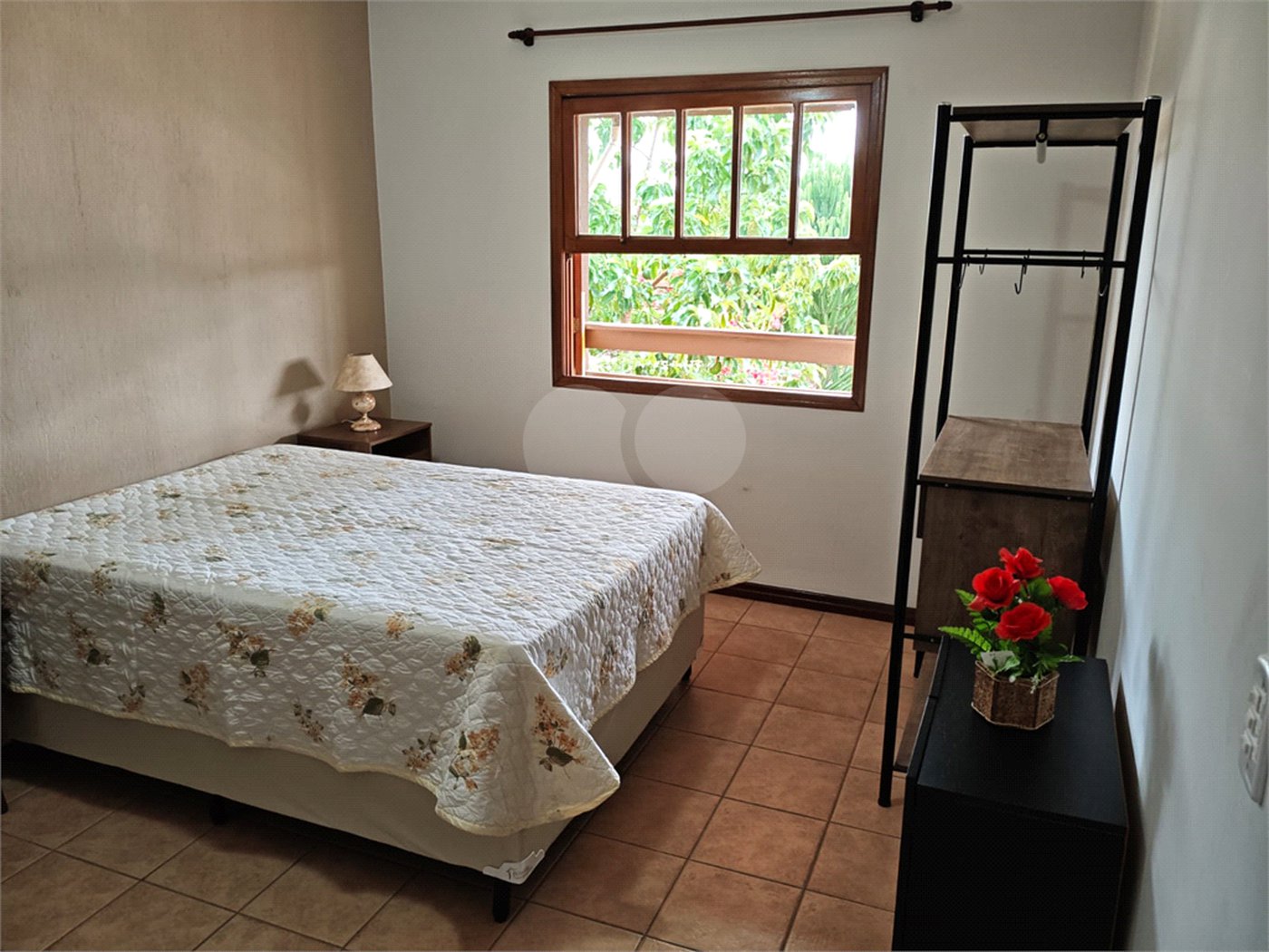 Casa à venda com 4 quartos, sendo 2 suítes,  em Country Residencial Felix, Bom Jesus dos Perdões, SP