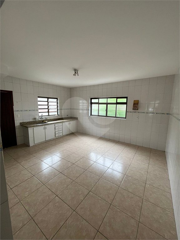 Sobrado à venda com 3 quartos em Vila Nivi, São Paulo, SP