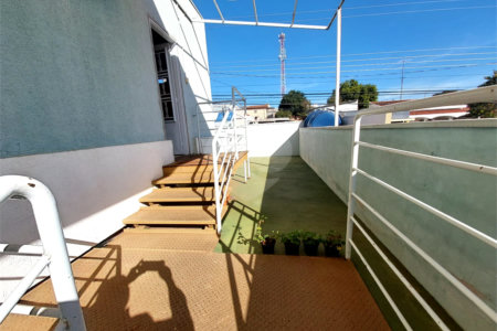Casa residencial com ponto comercial a venda no Centro