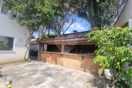 Sobrado à venda com 6 suítes em Alto de Pinheiros, São Paulo, SP