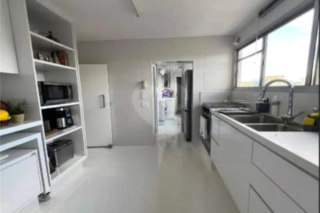 Apartamento à venda com 3 quartos, sendo 1 suíte, em Moema, São Paulo, SP