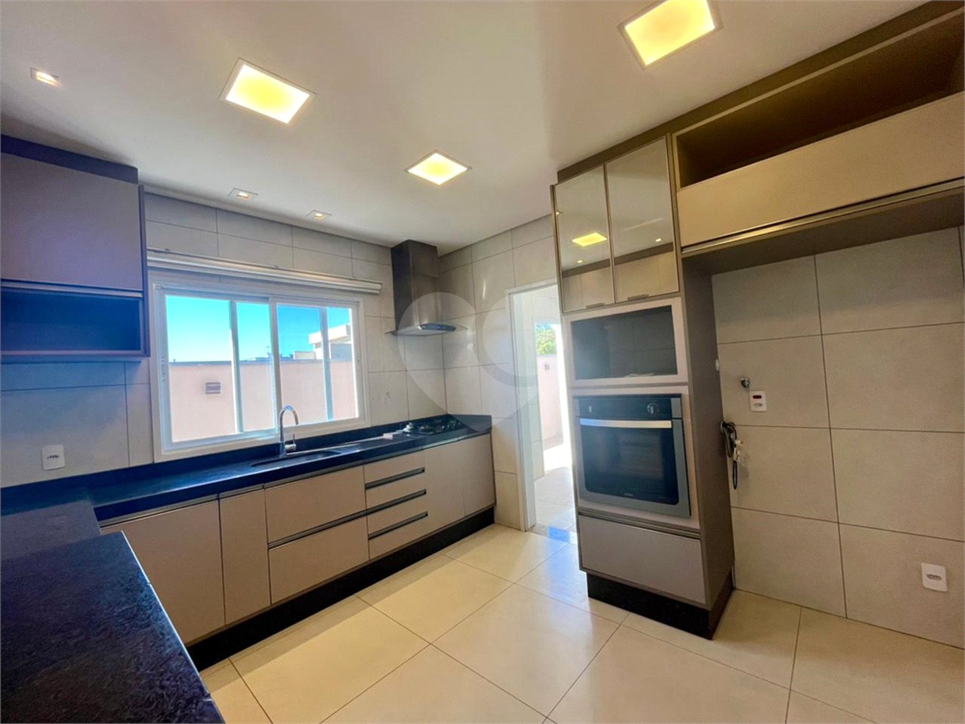 Casa à venda com 3 suítes no condomínio Campos do Conde, Sorocaba - SP
