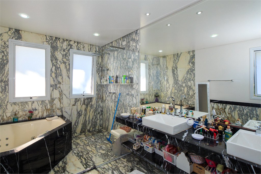 Casa à venda com 4 suítes no condomínio Vila Alba, São Paulo - SP