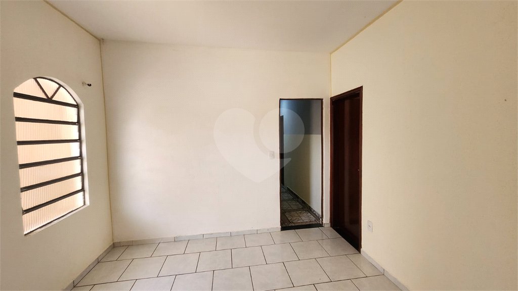 Casa à venda com 4 quartos, sendo 1 suíte, em Jardim Roberto Selmi Dei, Araraquara, SP