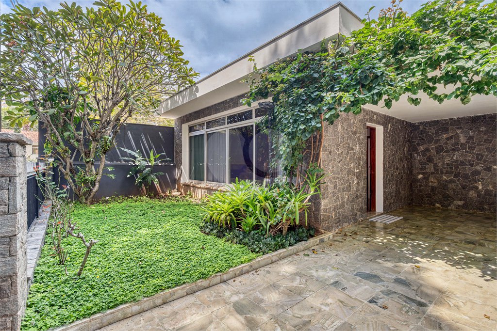 Casa Térrea à venda com 3 quartos, sendo 1 suíte,  em Alto da Boa Vista, São Paulo, SP