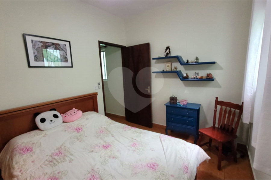 Casa à venda com 4 quartos, sendo 1 suíte, em Parque Maria Domitila, São Paulo, SP
