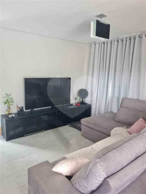 Linda casa em condomínio fechado, unindo conforto, lazer e segurança para você e sua família!