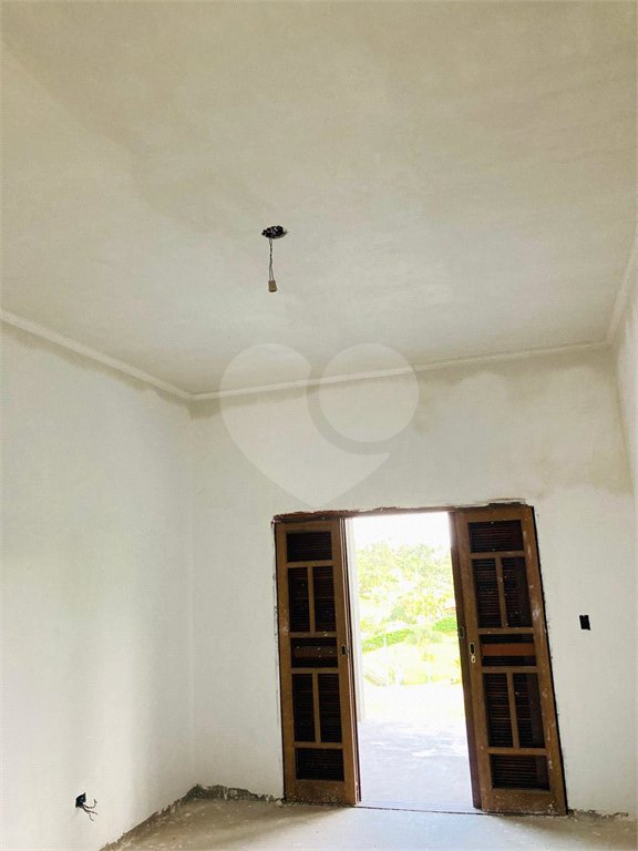 Casa à venda com 3 suítes no condomínio Lagoinha, Jacareí - SP