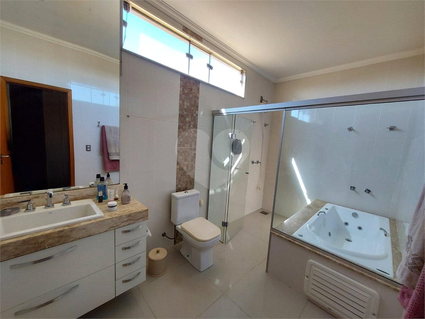 Casa à venda com 4 quartos, sendo 2 suítes, no condomínio Nascente do Jaraguá, Araraquara - SP