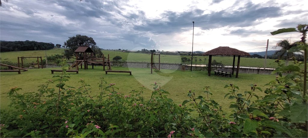 Casa à venda com 4 suítes no condomínio Figueira Garden, Atibaia - SP