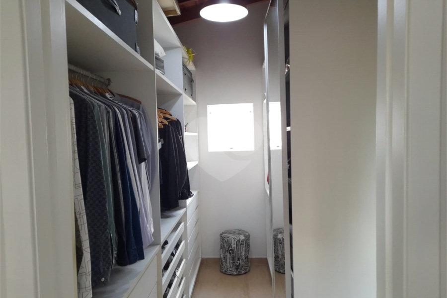 Sobrado à venda com 4 quartos, sendo 1 suíte, em Chora Menino, São Paulo, SP