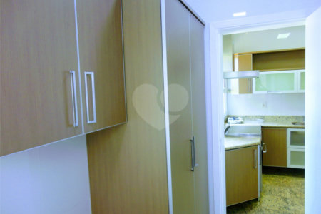 Casa à venda com 3 suítes no condomínio Residencial Jardim América, Vinhedo - SP