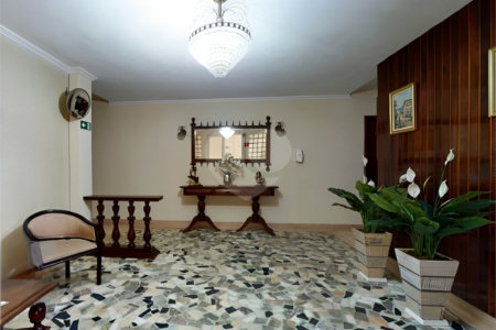 Apartamento à venda na Aclimação de 65 metros quadrados, com 2 dormitórios 1 vaga