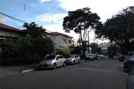 Casa à venda com 4 quartos, sendo 1 suíte, em Campo Belo, São Paulo, SP