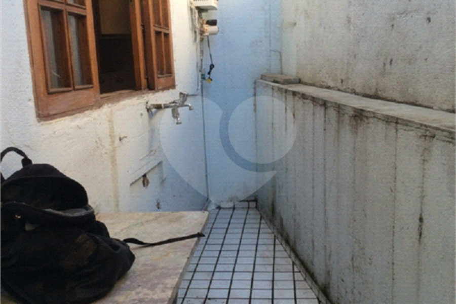 Casa à venda com 4 quartos, sendo 1 suíte, no condomínio Conselheiro Moreira de Barros, São Paulo - SP
