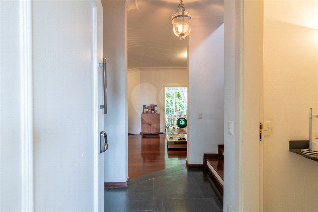 Casa à venda com 4 quartos, sendo 2 suítes,  no condomínio Vila das Flores, São Paulo - SP