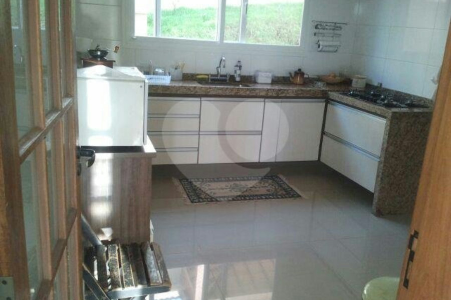 Casa à venda com 4 suítes em Guaxinduva, Atibaia, SP