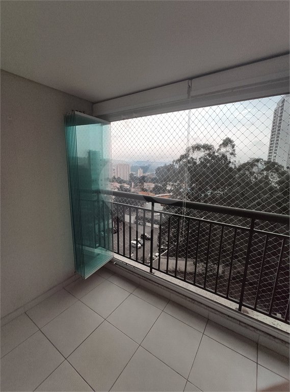 Apartamento à venda ou para alugar com 3 quartos, sendo 1 suíte,  em Parque Reboucas, São Paulo, SP