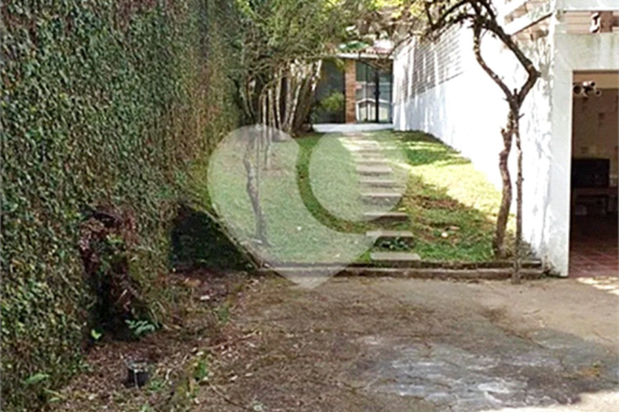 Casa à venda com 4 quartos, sendo 1 suíte,  no condomínio Parque Imperial da Cantareira, Mairiporã - SP