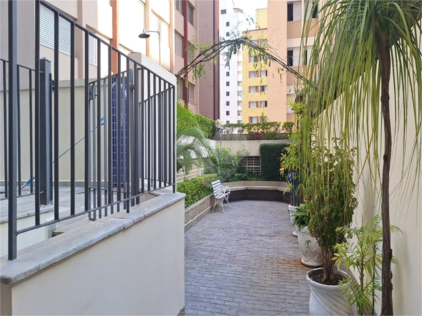 Apartamento à venda com 3 quartos, sendo 1 suíte, em Indianópolis, São Paulo, SP