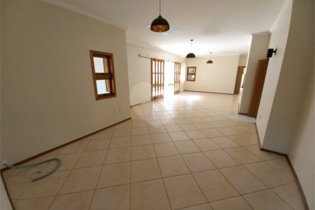 Casa Térrea no Condomínio Damha I,