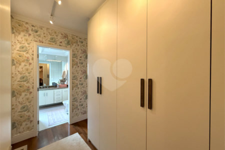 Apartamento à venda com 3 suítes em Campo Belo, São Paulo, SP