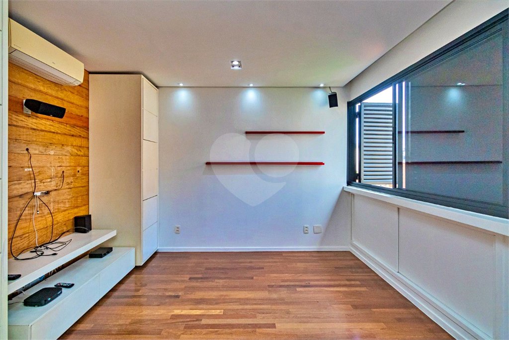 Apartamento à venda com 3 quartos, sendo 1 suíte, em Vila Olímpia, São Paulo, SP