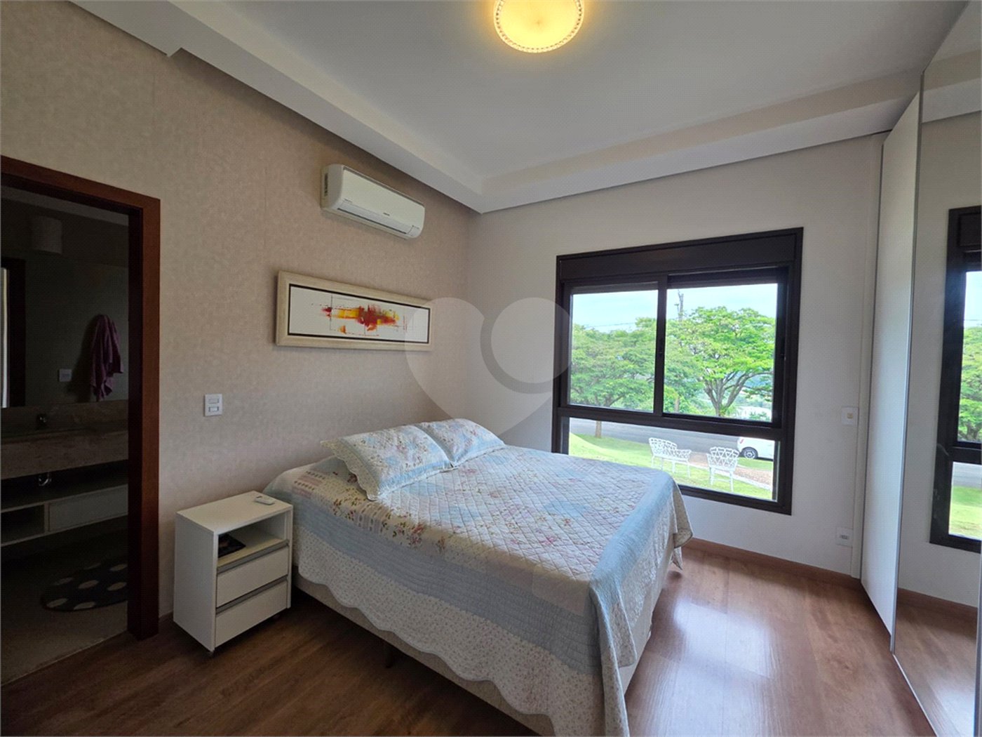 Casa à venda com 4 suítes no condomínio Residencial Jardim Primavera, Louveira - SP