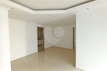 Apartamento à venda com 3 quartos em Jardim Londrina, São Paulo, SP