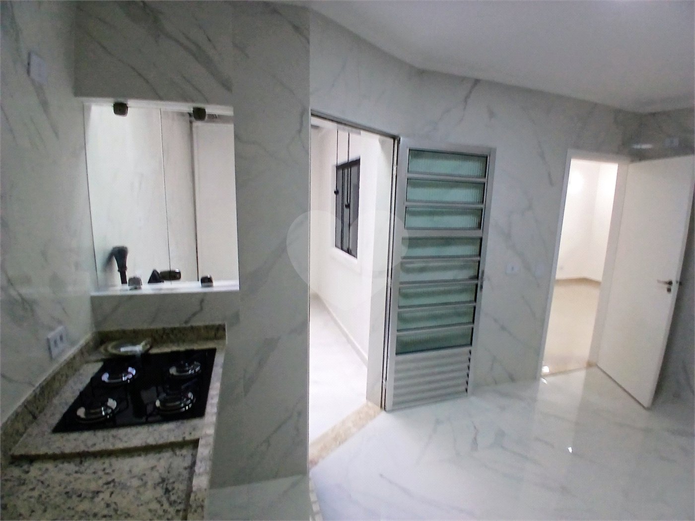 Casa à venda com 3 quartos, sendo 1 suíte,  no condomínio Res Saint Honoré, São Paulo - SP