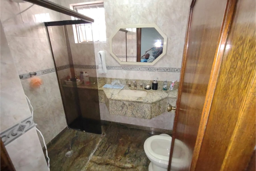 Casa à venda com 3 quartos, sendo 1 suíte, no condomínio Vila Paiva, São Paulo - SP