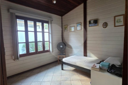 Casa à venda com 3 quartos, sendo 1 suíte, no condomínio Estância Marambaia, Vinhedo - SP