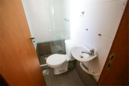 Casa à venda com 4 quartos, sendo 3 suítes, no condomínio Lícia de Alvarenga, Rio de Janeiro - RJ