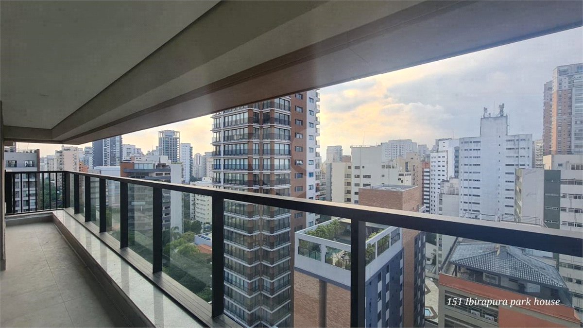 Apartamento à venda com 3 suítes em Moema, São Paulo, SP