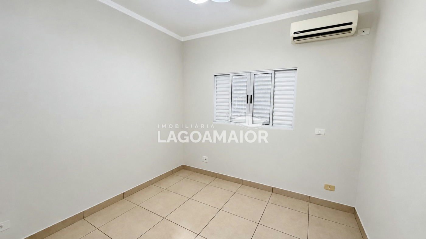 Casa para alugar com 3 quartos, sendo 1 suíte, no condomínio Recanto das Palmeiras, Três Lagoas - MS