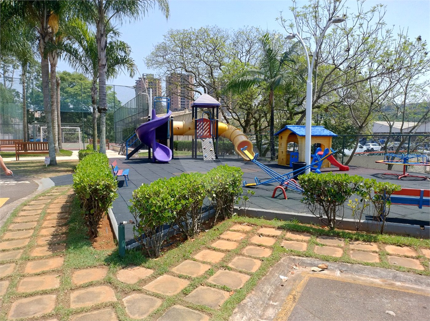 Casa à venda com 4 quartos, sendo 2 suítes,  no condomínio Aromaz, São Bernardo do Campo - SP