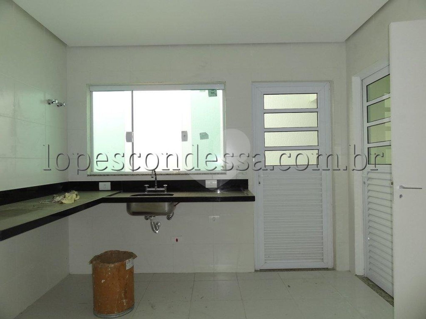 Sobrado à venda com 3 suítes em Horto, São Paulo, SP
