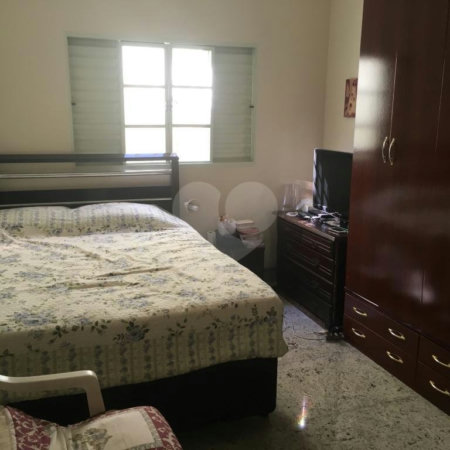 Sobrado à venda com 4 quartos, sendo 1 suíte, em Jardim Sarah, São Paulo, SP