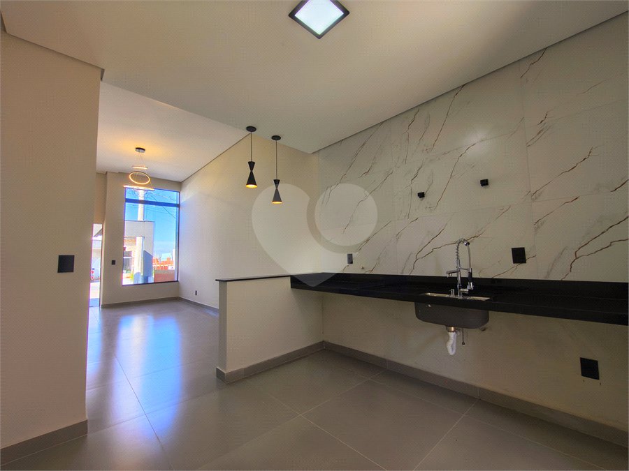 Casa à venda com 3 quartos, sendo 1 suíte, no condomínio Horto Florestal Villagio, Sorocaba - SP
