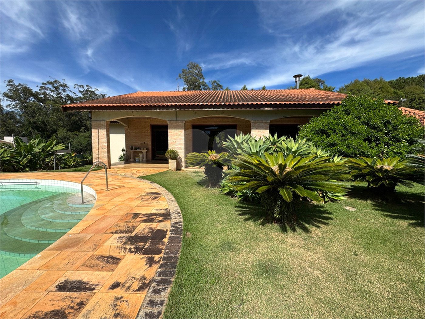 Casa à venda com 7 quartos, sendo 3 suítes,  em Jardim Colombo, Itapetininga, SP
