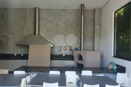 Casa à venda ou para alugar com 4 suítes no condomínio Sambaqui, São Sebastião - SP